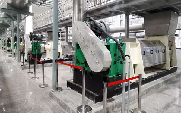 玉米胚芽、纖維擠干脫水作業(yè)現(xiàn)場(chǎng)